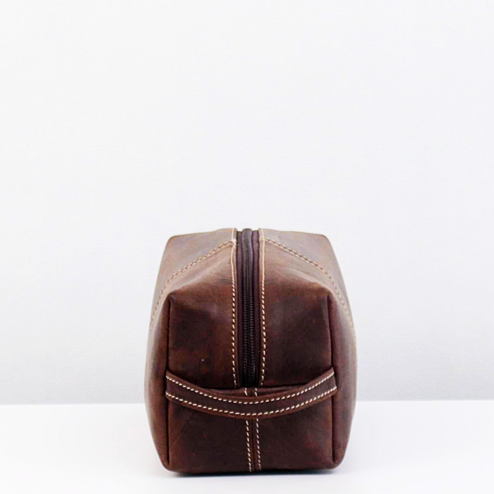 
            
                Load image into Gallery viewer, Men’s Doppio Leather Wash Bag
            
        