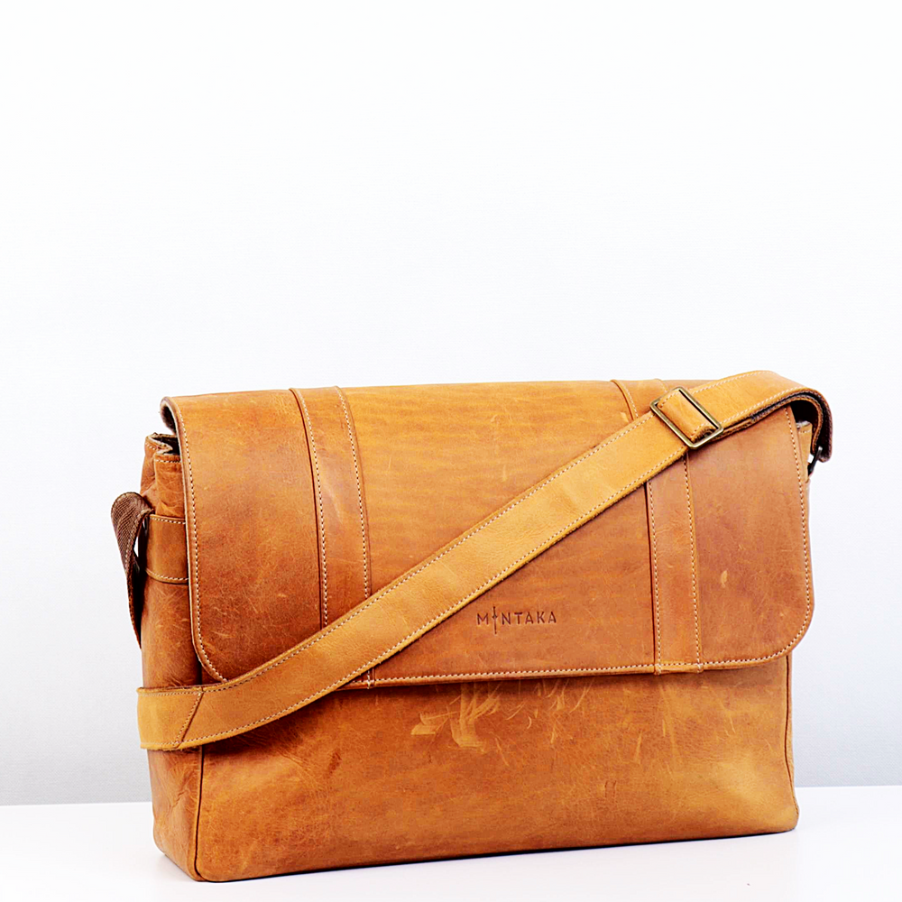 
            
                Load image into Gallery viewer, Smith Leather Laptop Satchel
            
        